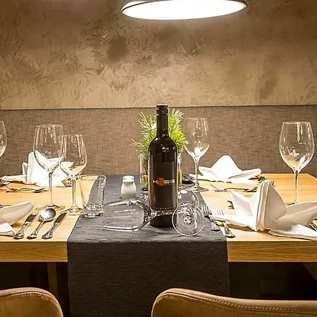 Kosis Sports Lifestyle פוגן